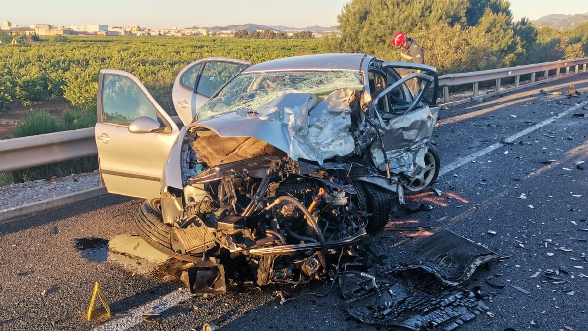 Uno de los coches implicados en el accidente.