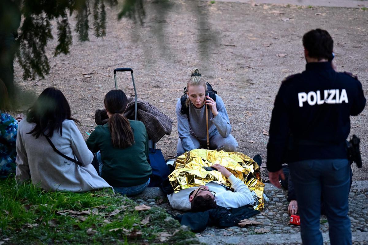 Al menos dos muertos y unos 40 heridos al estrellarse un tranvía contra ...