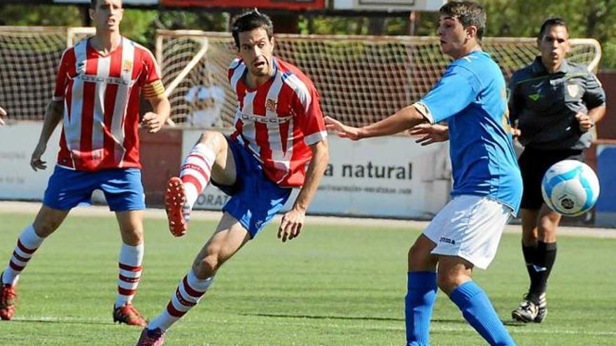 Sergi Soler en una acció del partit d&#039;ahir amb el Lloret