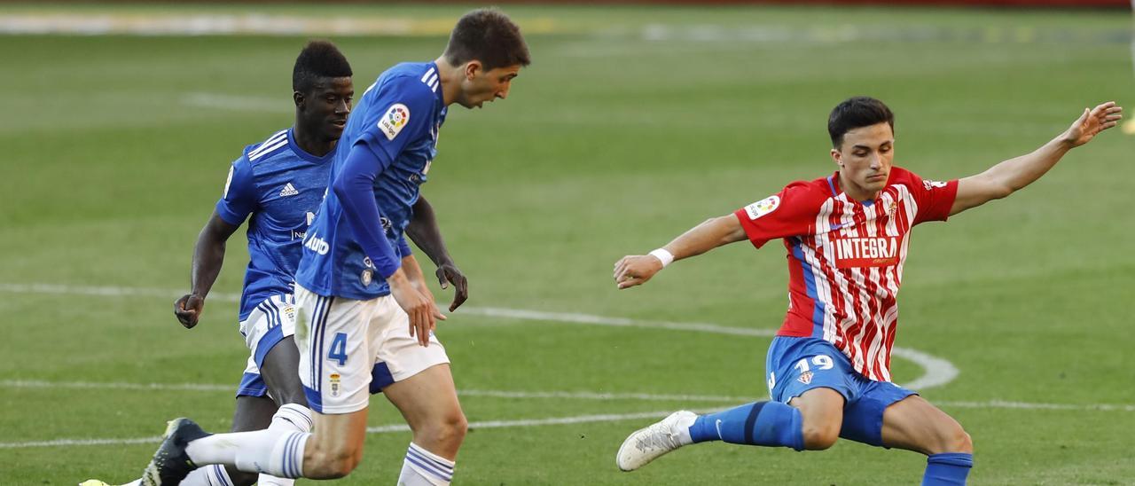 Manu García, en el derbi ante el Oviedo.