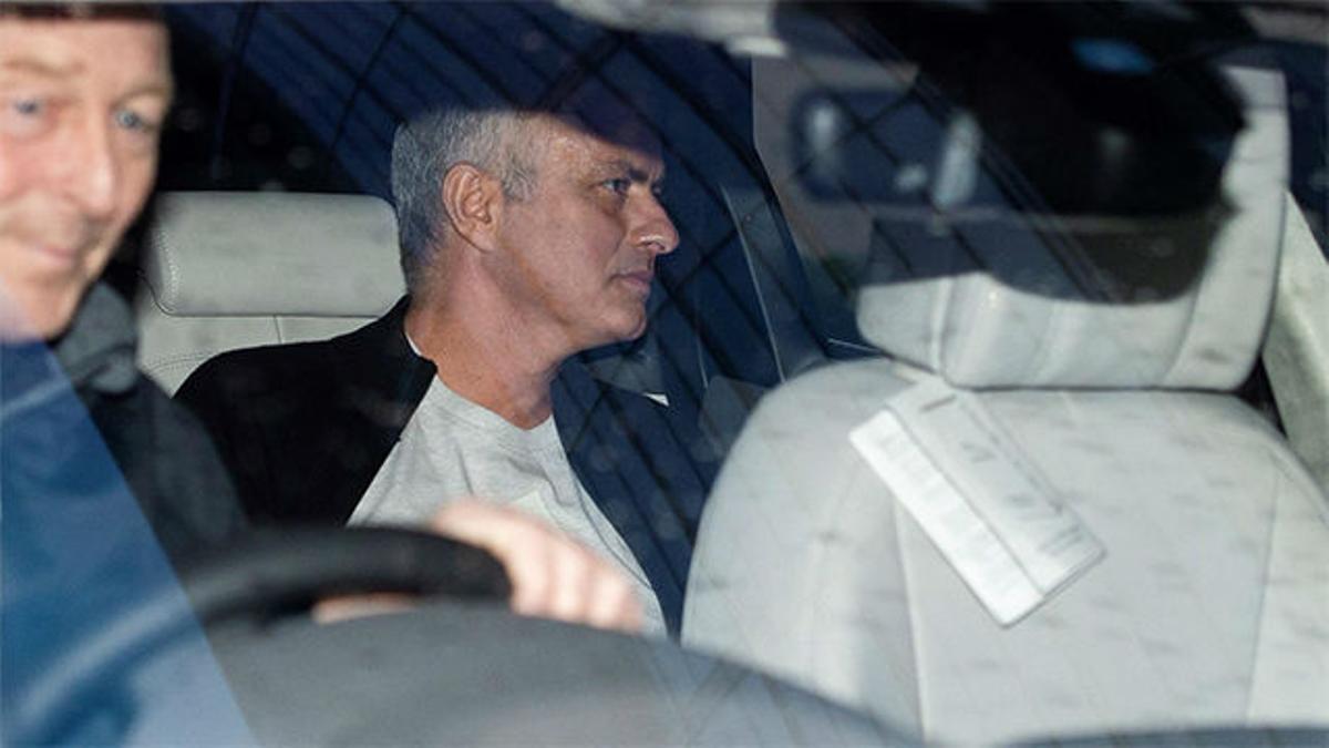 Mourinho abandona las instalaciones del Manchester United