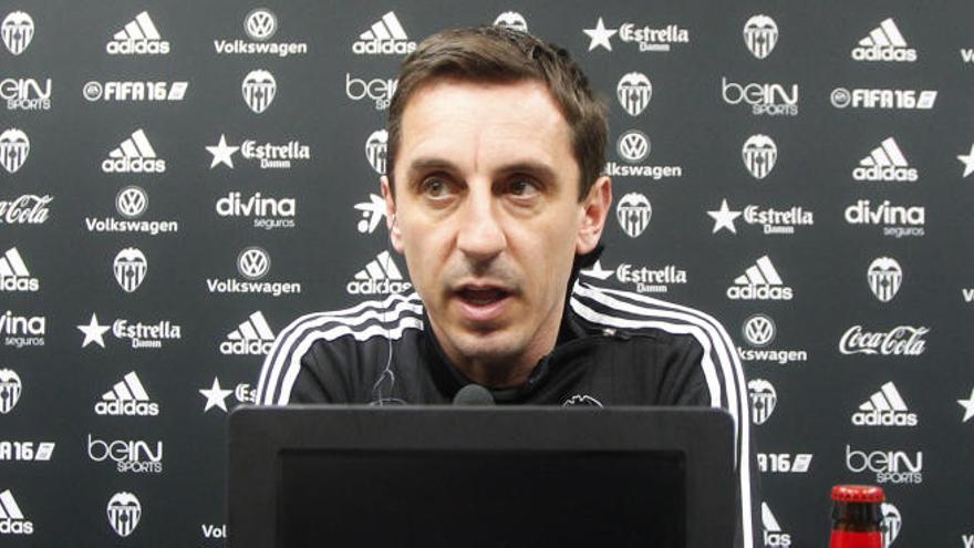 Gary Neville: &quot;Mestalla necesita ganar&quot;