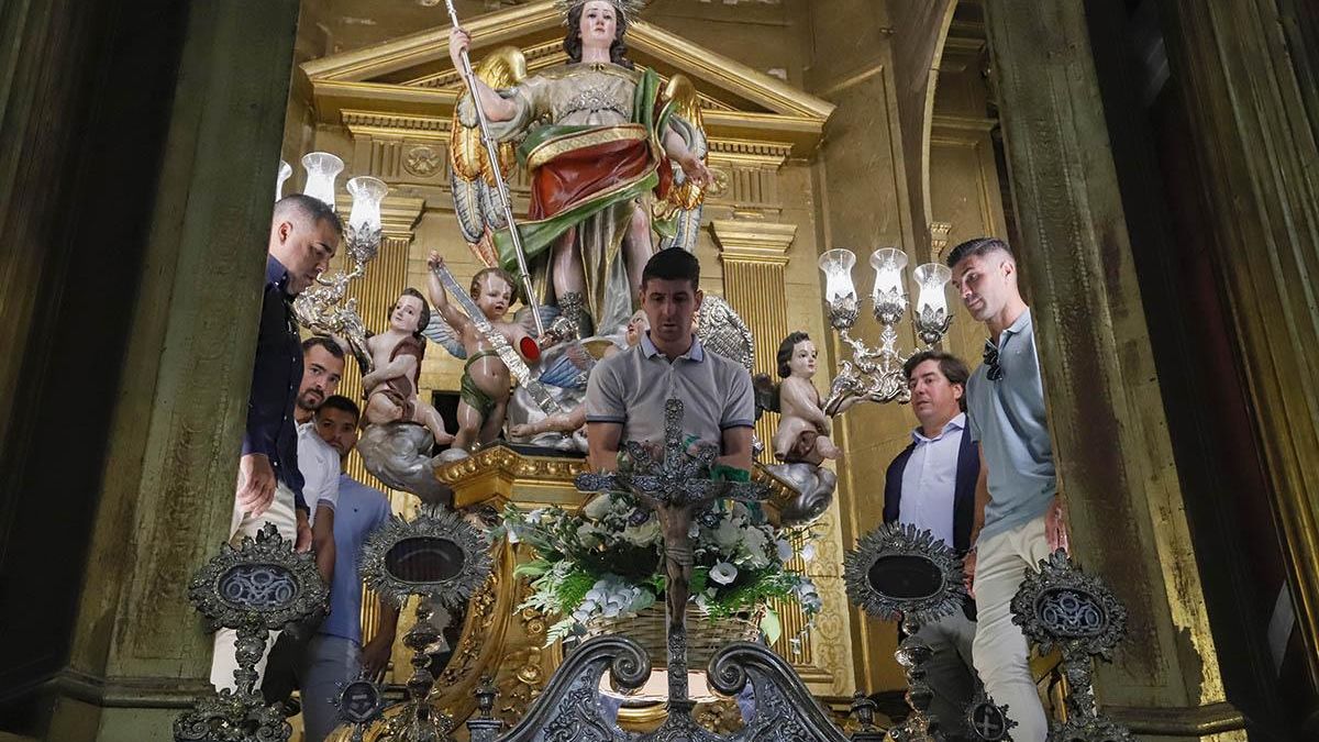 El Córdoba CF realiza su tradicional ofrenda a San Rafael