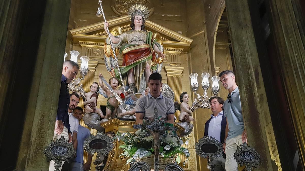 El Córdoba CF realiza su tradicional ofrenda a San Rafael