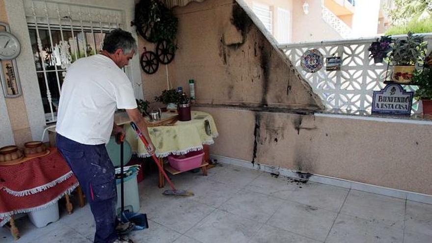 La explosión tuvo lugar en la terraza de un bungalow en Gran Alacant.