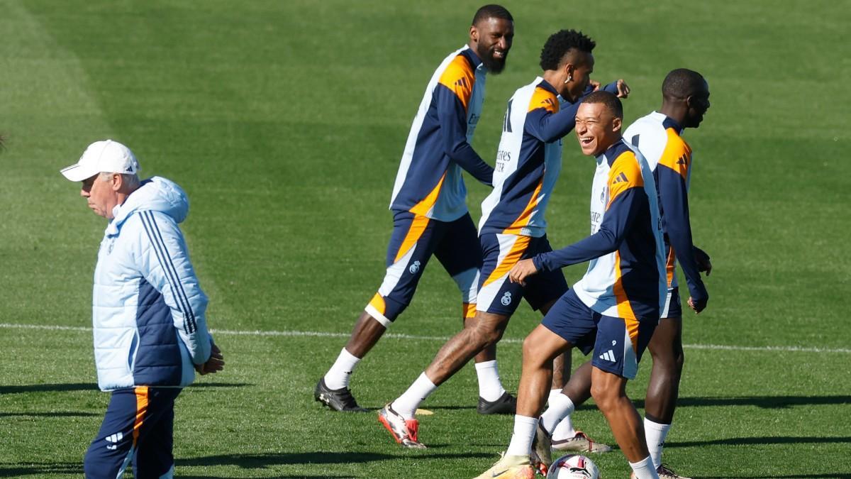 Ancelotti dice ver a Mbappe "feliz", como en la imagen