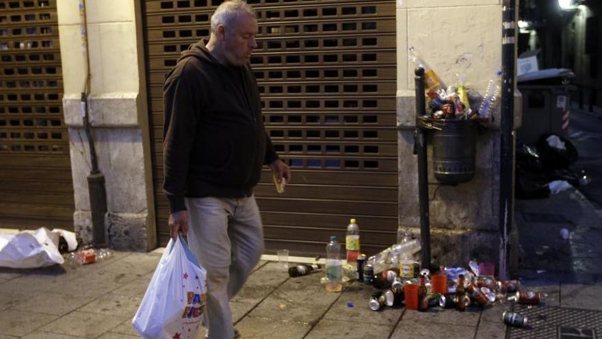 Basura acumulada por la Noche de Hallowen en Valencia