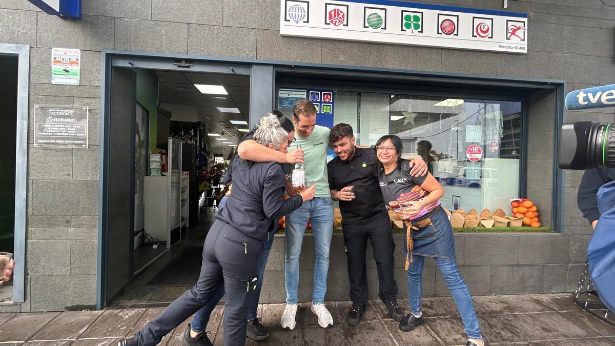 El punto de venta de lotería de la BP Tacoronte vende tres décimos de El Niño