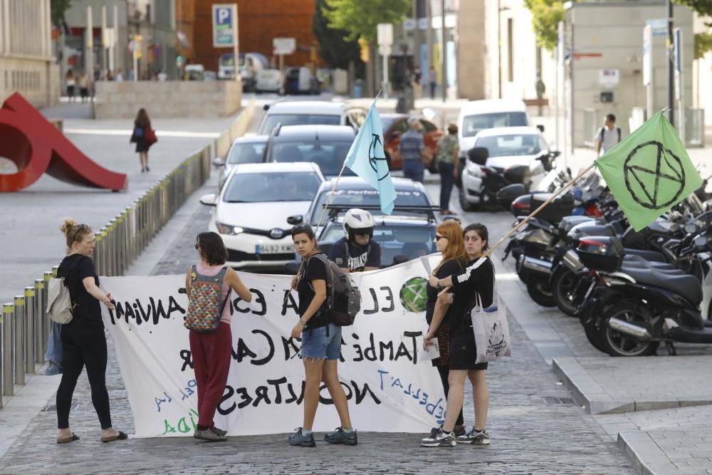 Tallen els accessos a la plaça Catalunya