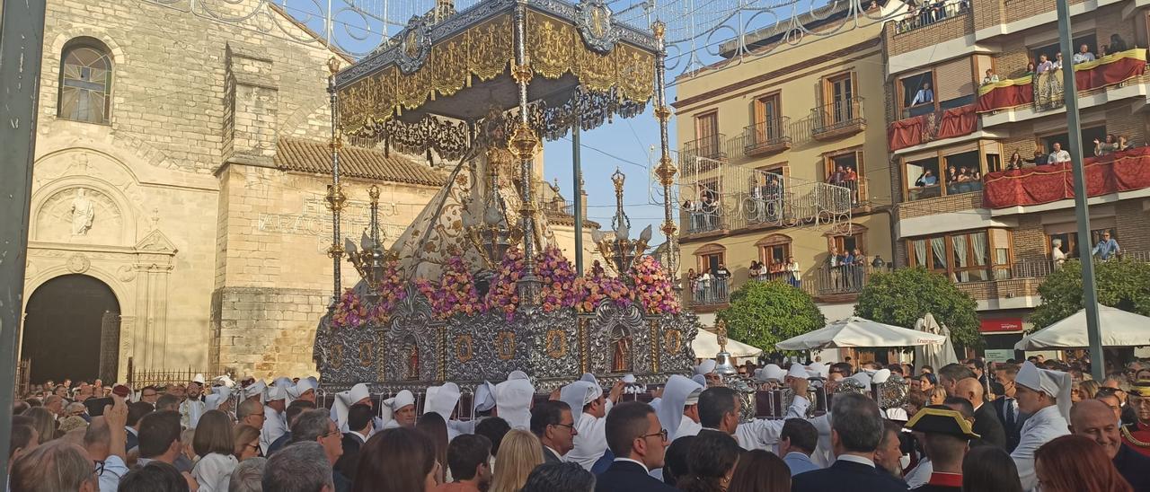 La Virgen de Araceli, en la tarde del domingo, a su salida del templo.