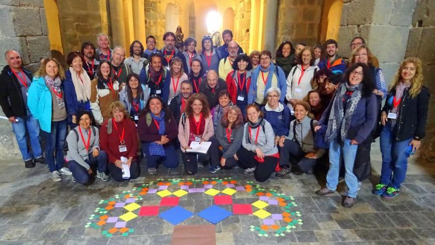 Els assistents a la jornada formativa amb l&#039;Arbre Pitagòric.