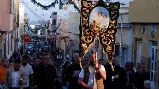 El rosario vespertino previo a la coronación canónica de la Virgen del Carmen