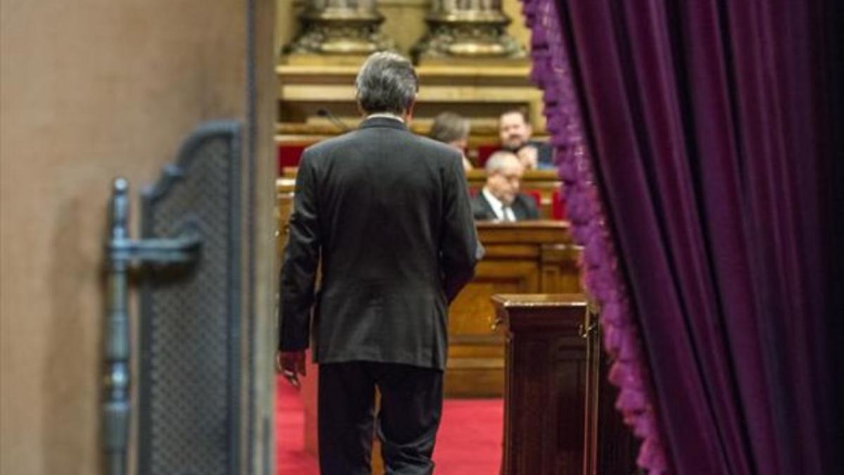 El 'president' Artur Mas, entrando en el hemiciclo del Parlament.