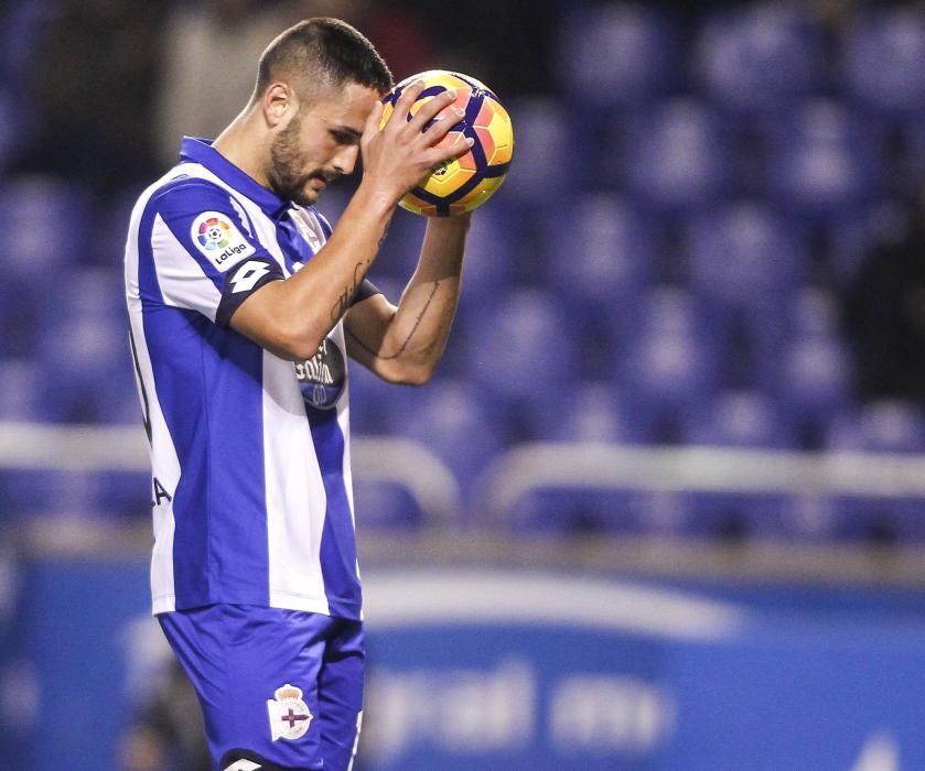 El Deportivo firma una gran victoria en Riazor y sale de puestos de descenso.