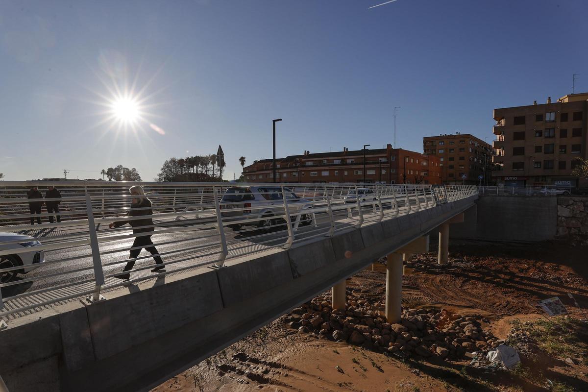 Puentre reconstruido en Paiporta