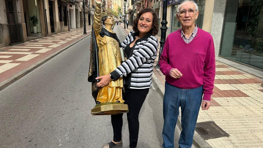 La comisión de Sant Vicent de Castelló busca al dueño de un llamativo objeto perdido