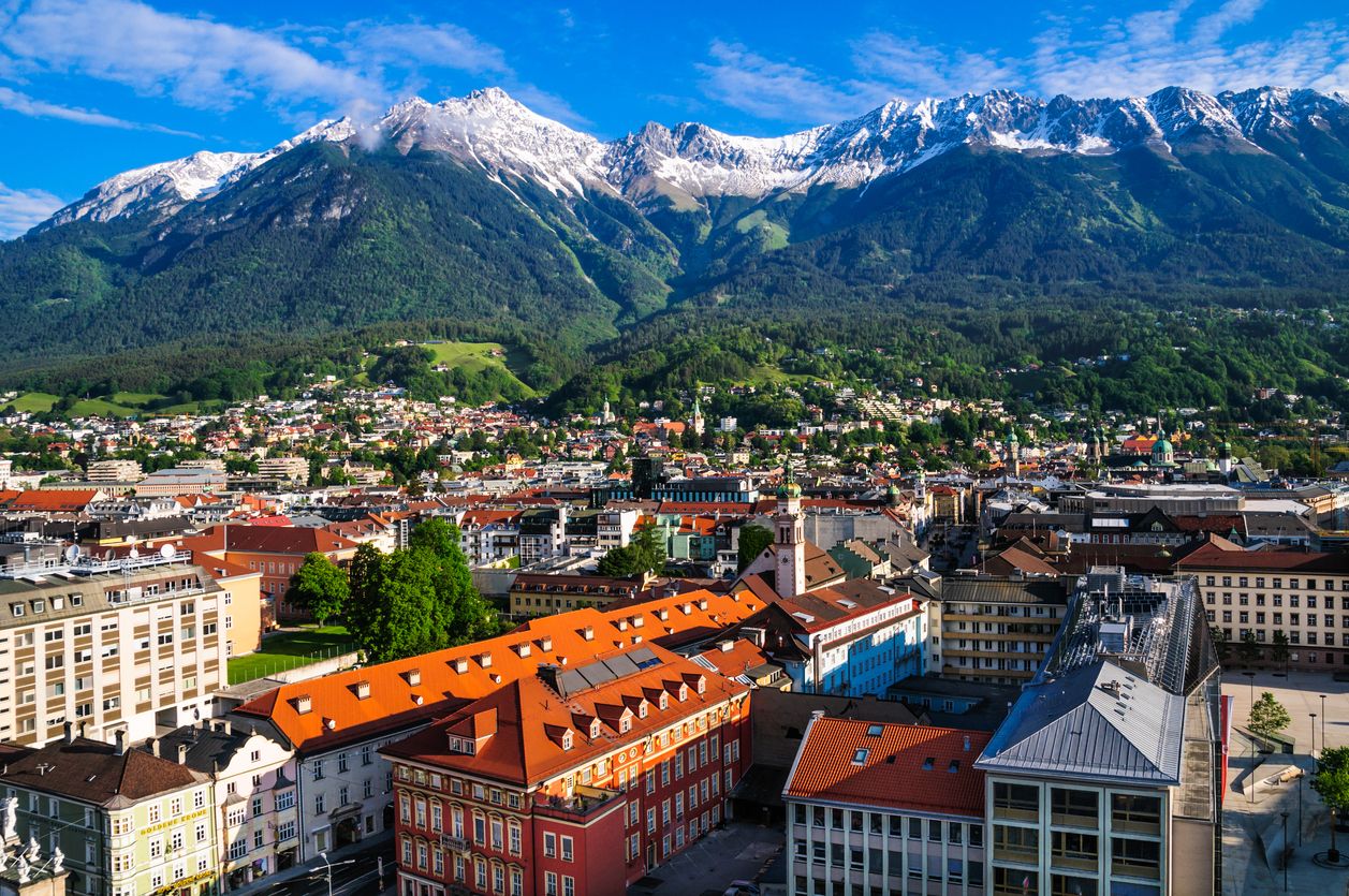 La bella localidad de Innsbruck resguardada por las montañas