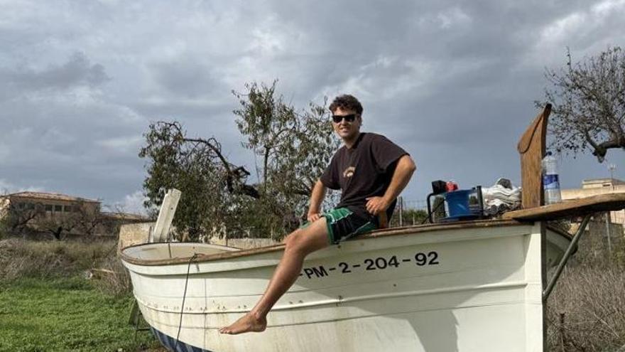 FOTOS | Sergi, el jove mallorquí de 25 anys que ha restaurat un llaüt amb les seves mans: "El vaig comprar sense saber què comprava"