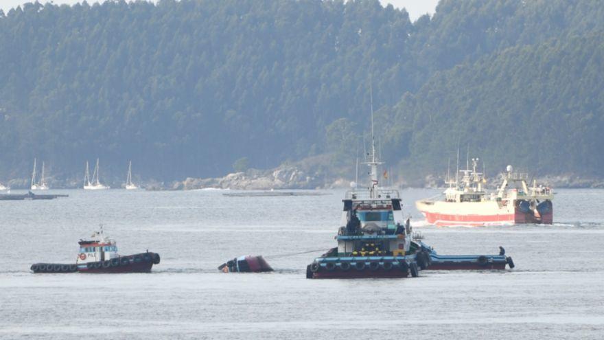 Un fallecido al volcar un remolcador en las inmediaciones del Puerto de Marín