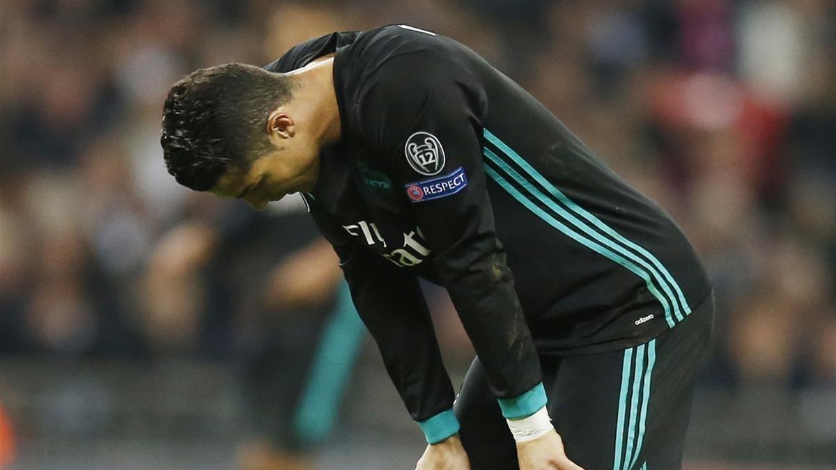 Cristiano Ronaldo se lamenta de una ocasión fallada ante el Tottenham en Wembley.