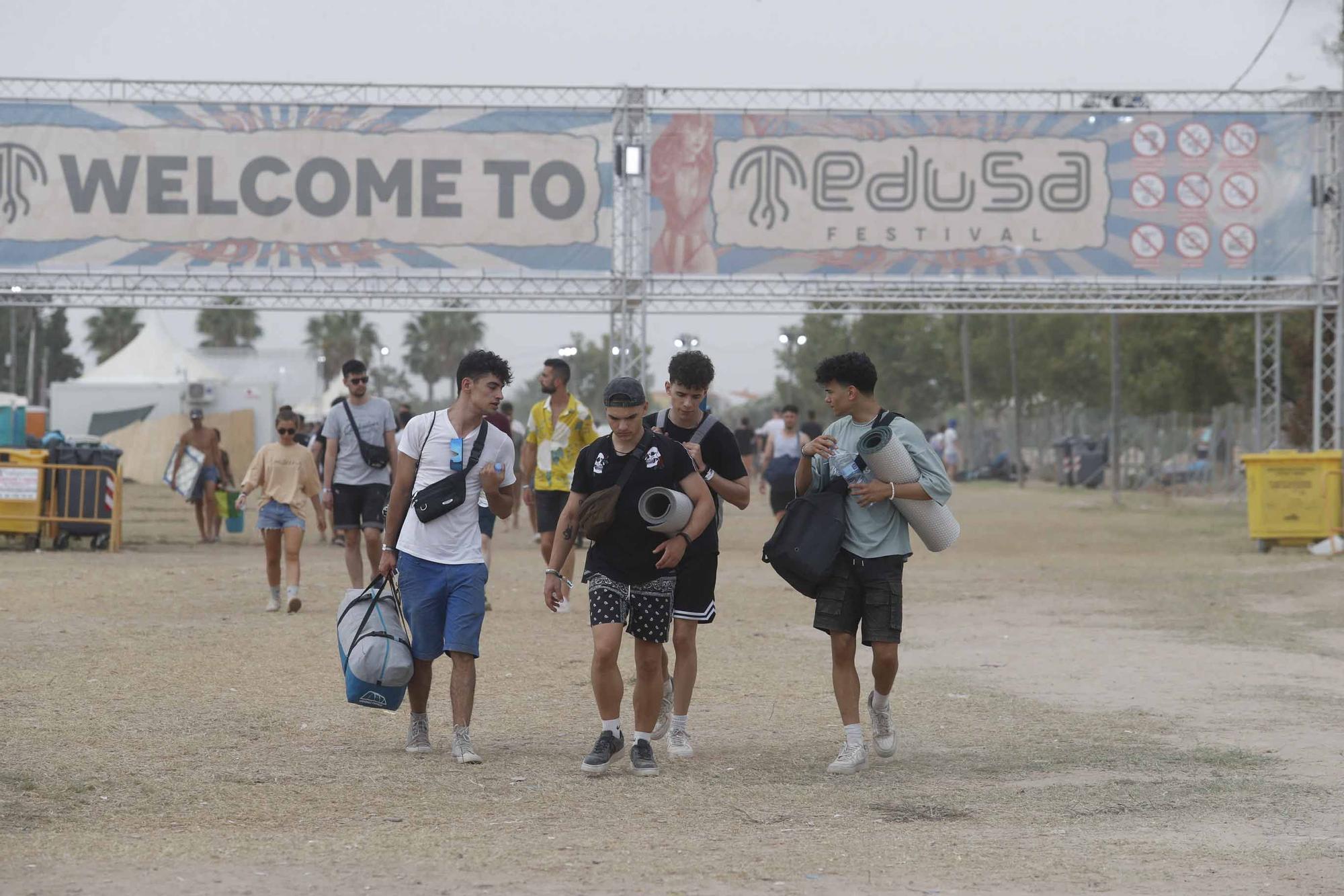 Los acampados en el Medusa comienzan a abandonar Cullera