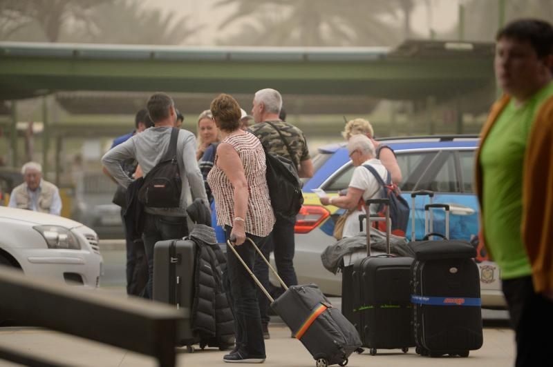 Aeropuerto de Gran Canaria. Aeropuerto cerrado por calima y viento  | 23/02/2020 | Fotógrafo: José Carlos Guerra