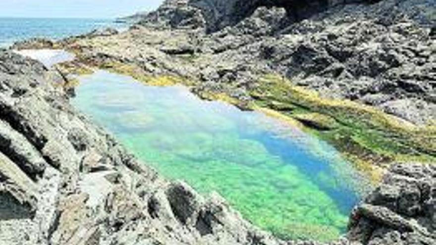 Fuerteventura. Charcos del Golfete Estos charcos se localizan al pie del acantilado que se encuentra sobre el Roque del Jurado, en Betancuria. Utilizables en bajamar y con buen tiempo. De difícil acceso, por lo que carecen de uso. 