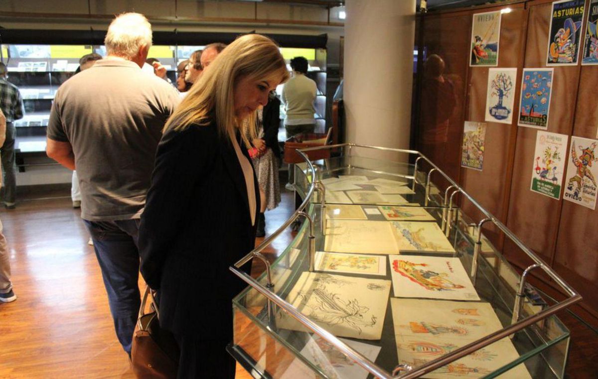 Visitantes en la exposición sobre el Día de América en Asturias. | JER OSPINA
