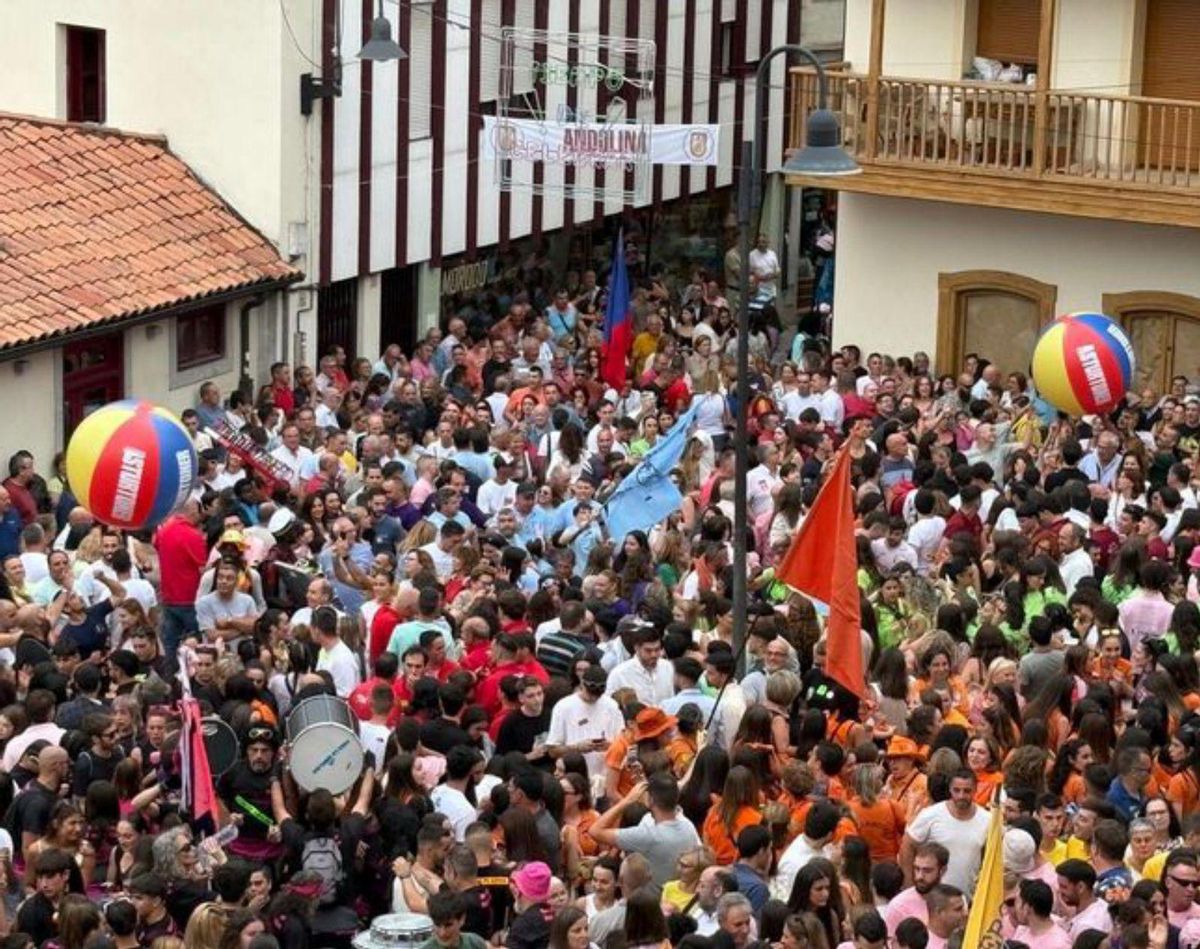 El &quot;Volador de Cangas&quot; prende el Carmen