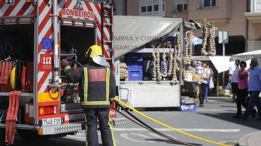 Simulacro de fuga de gas en el feirón de Sada