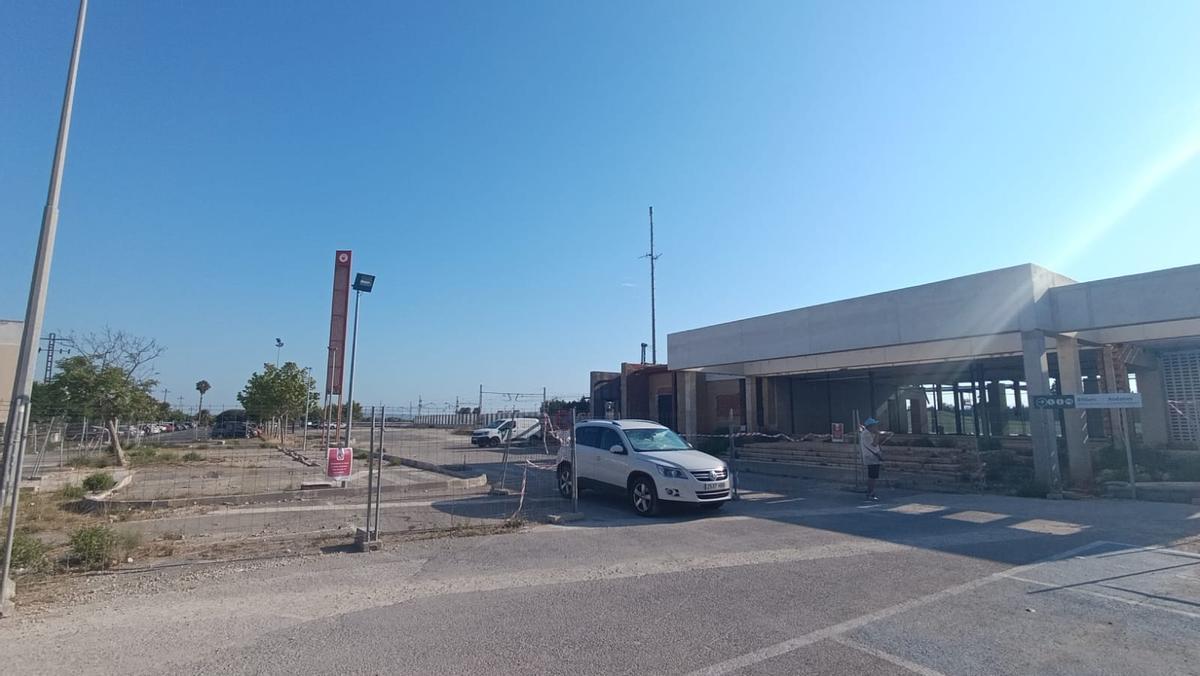 La estación, con las obras paralizadas desde 2023.