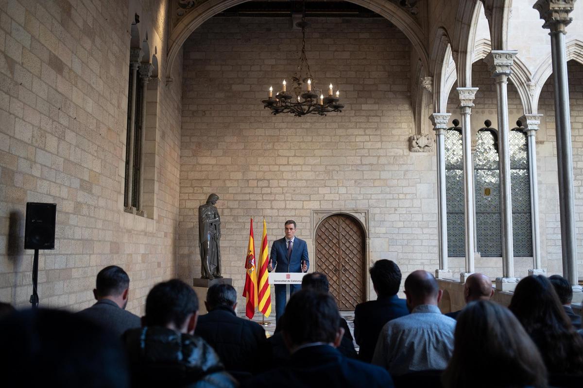 Sánchez en su comparecencia en la Galeria Gótica tras reunirse con Aragonès.