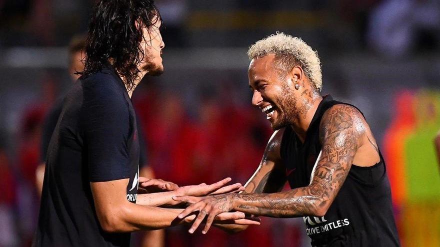 Neymar ya sonríe aunque sigue sin jugar con el PSG