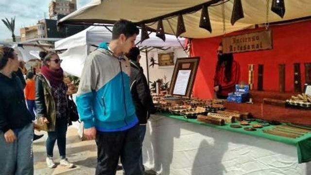 Un mercado de artesanía en una imagen de archivo.