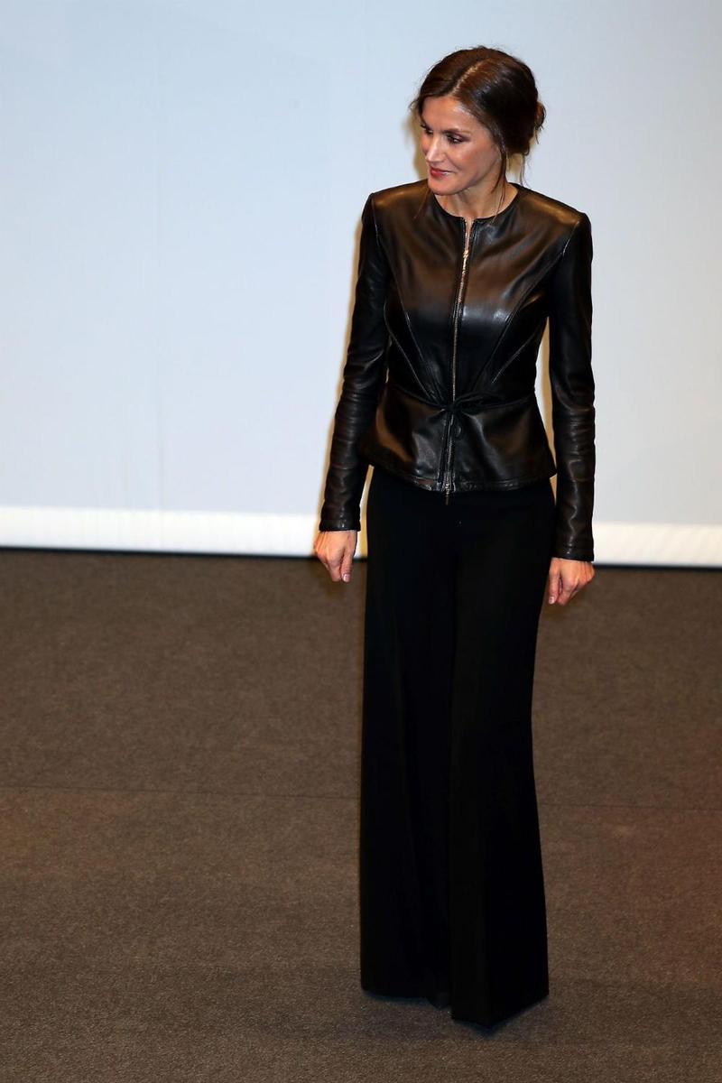 Doña Letizia con look 'total black' en la Seminci de Valladolid