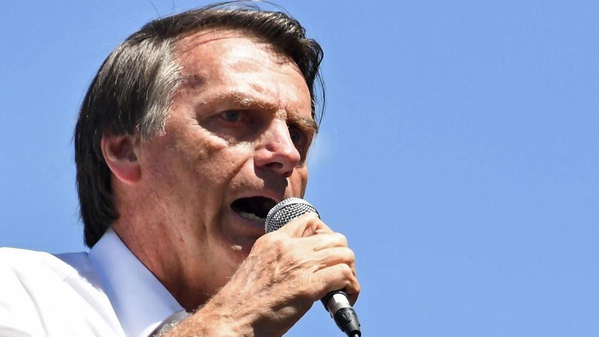 El candidato de ultraderecha de Brasil, Jair Bolsonaro, apuñalado.