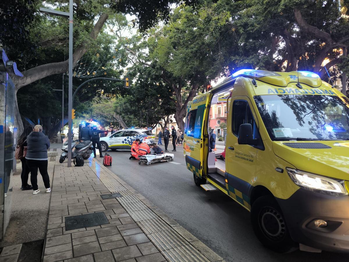 Atropello de un motorista a un peatón en la Alameda Principal de Málaga