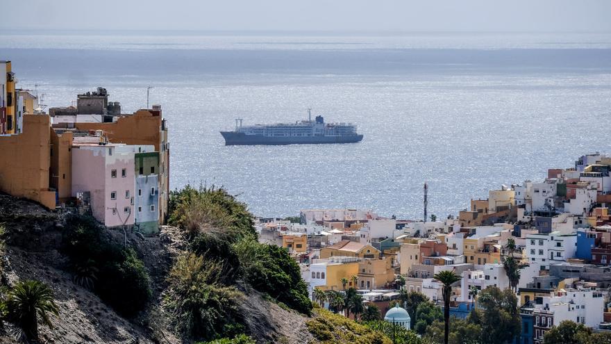 El buque establo ‘Zein 1’ llega al Puerto de Las Palmas tras pagar los sueldos a sus 45 tripulantes