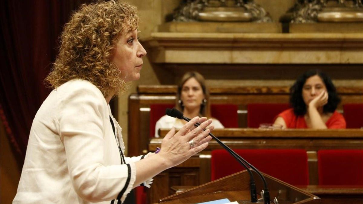 La 'consellera' de Justícia, Ester Capella, en el Parlament