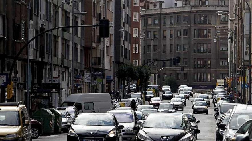 Tráfico en la avenida Pablo Iglesias.