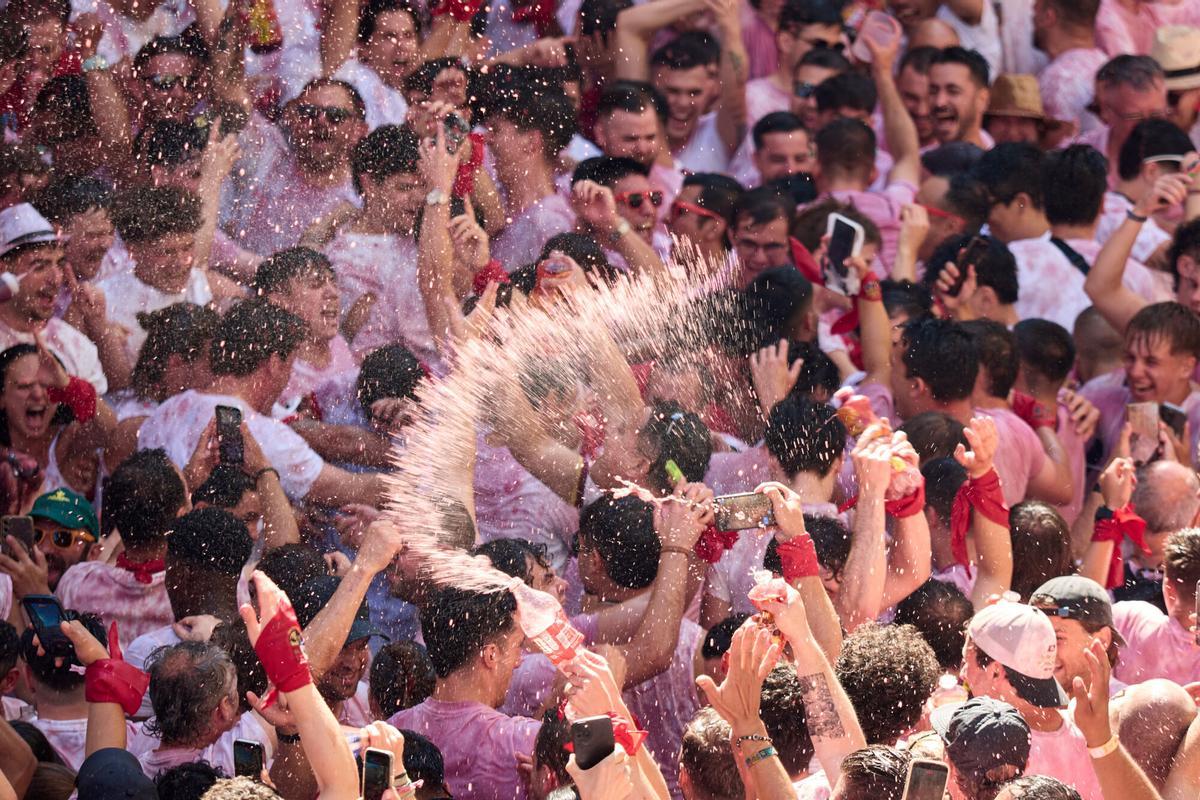 Pamplona se tiñe de rojo para el Chupinazo de las fiestas de San Fermín 2026.