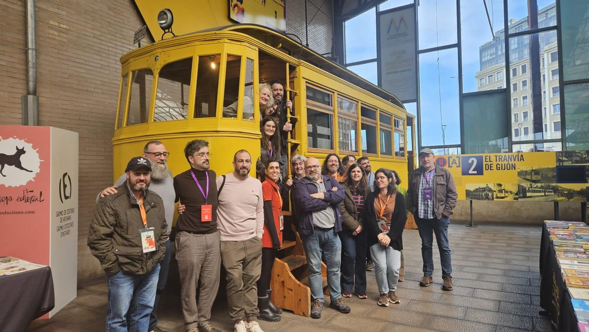 Los editores asturianos en el inicio de la FEA