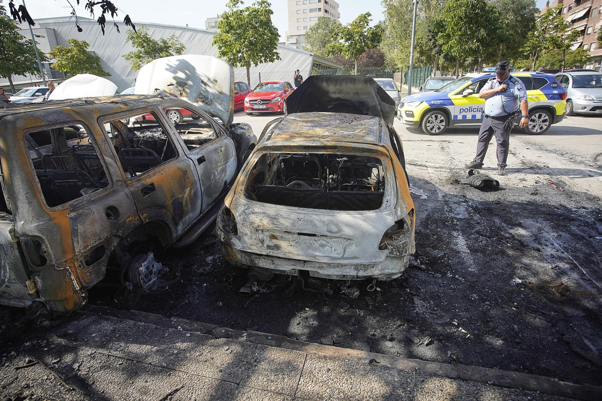 Incendi de vehicles al pàrquing del parc del Migdia