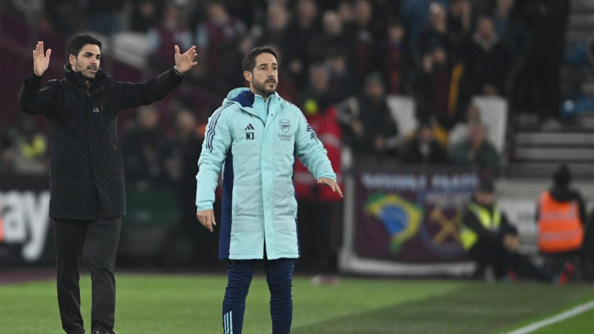 Nicolas Jover junto a Mikel Arteta