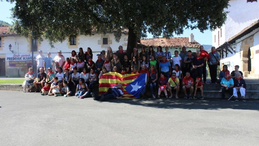 Van descobrir un poble que té moltes semblances amb el seu.