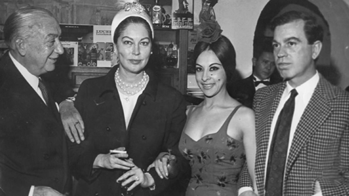 Ava Gardner con Chicote, Lucero Tena y el periodista Jorge Fiestas.