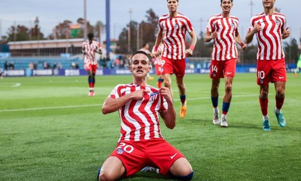 Diego Bri celebra un gol con el Atlético de Madrid B.
