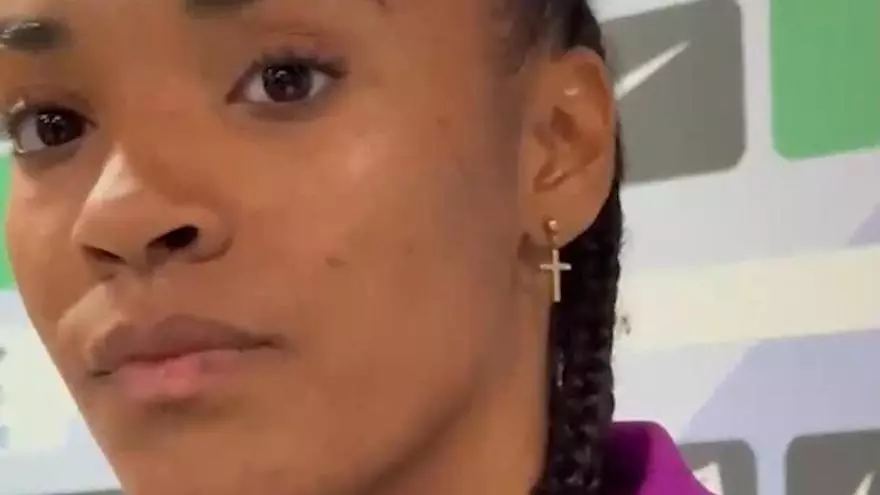 Salma Paralluelo: "Haber metido siete goles nos da más confianza para afrontar lo que viene"