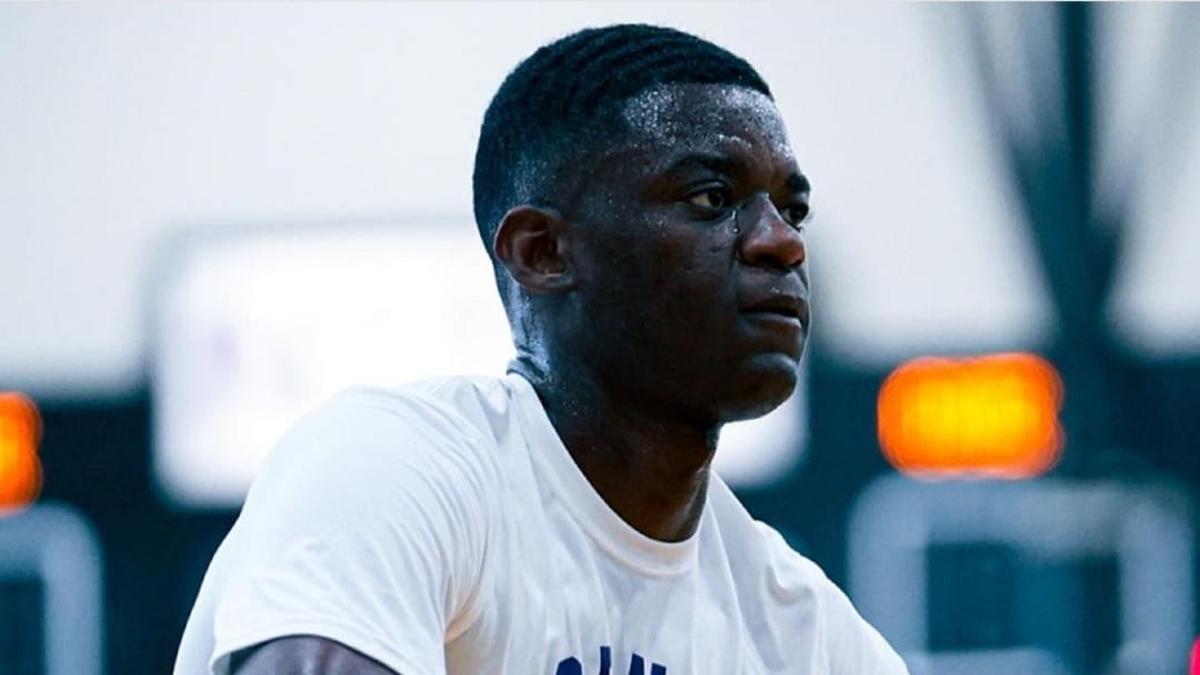 Yannick Nzosa, en los entrenamientos de los Charlotte Hornets de Michael Jordan, de cara al Draft de la NBA.