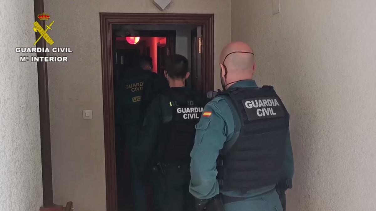 Dos detenidos en Dénia por una red de trata que explotó sexualmente a treinta mujeres en toda España